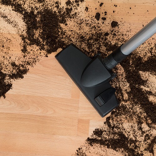 dirty laminate floor | Yates Flooring